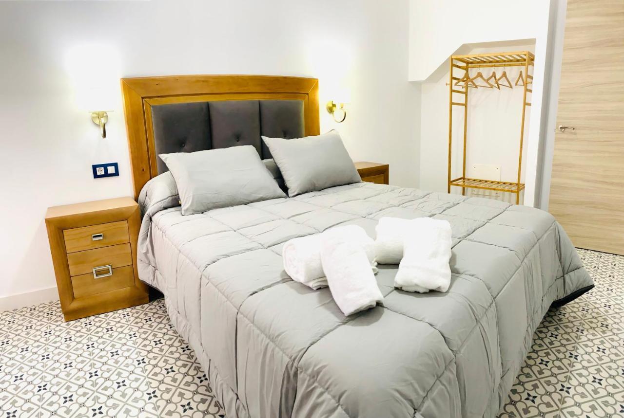 Al-Qazeres Suites Caces Exteriör bild