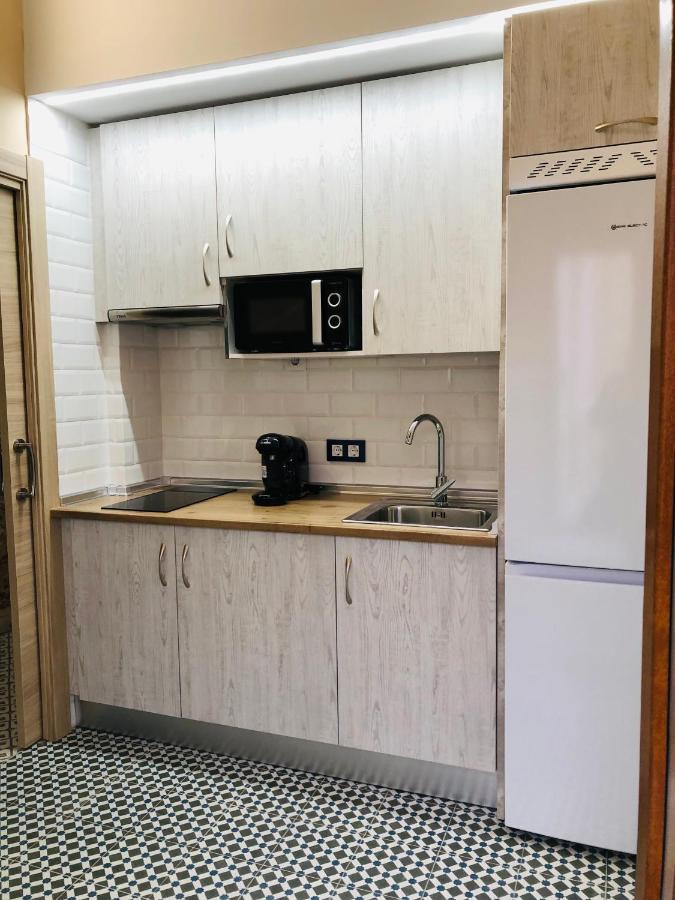Al-Qazeres Suites Caces Exteriör bild