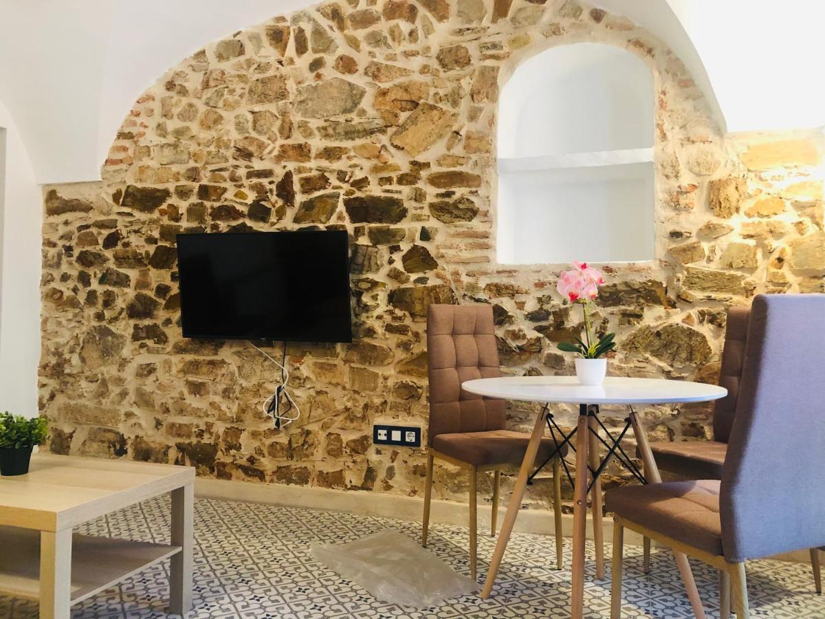 Al-Qazeres Suites Caces Exteriör bild