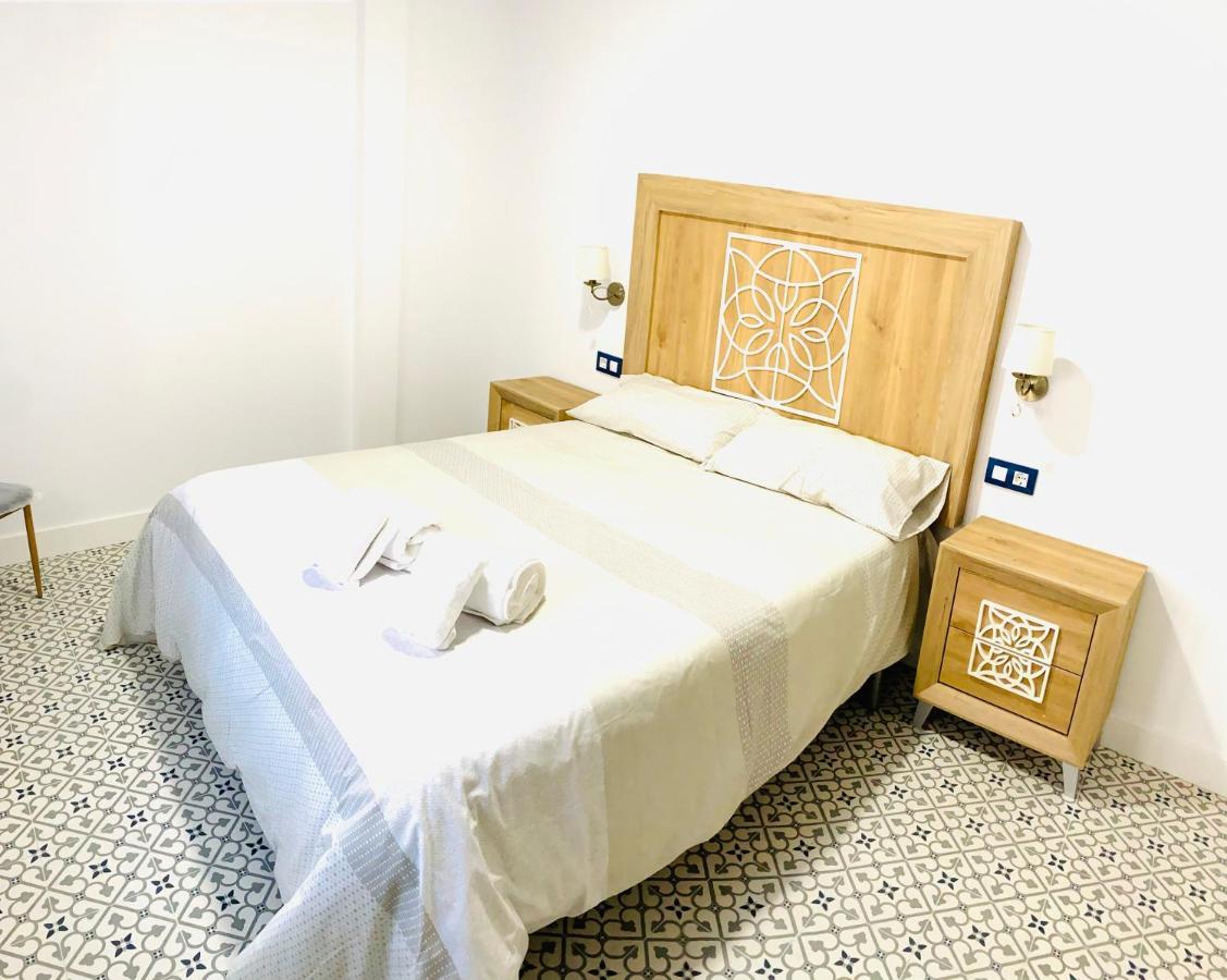 Al-Qazeres Suites Caces Exteriör bild