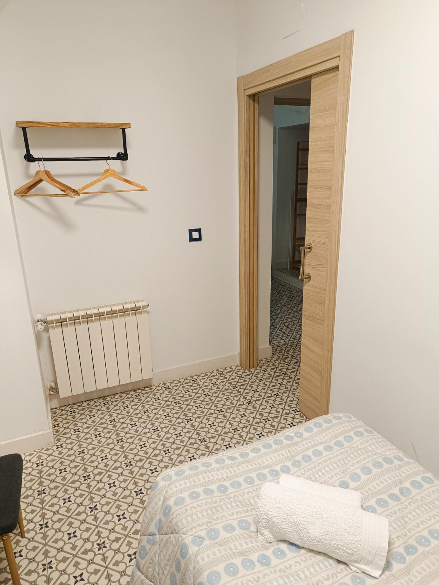 Al-Qazeres Suites Caces Exteriör bild