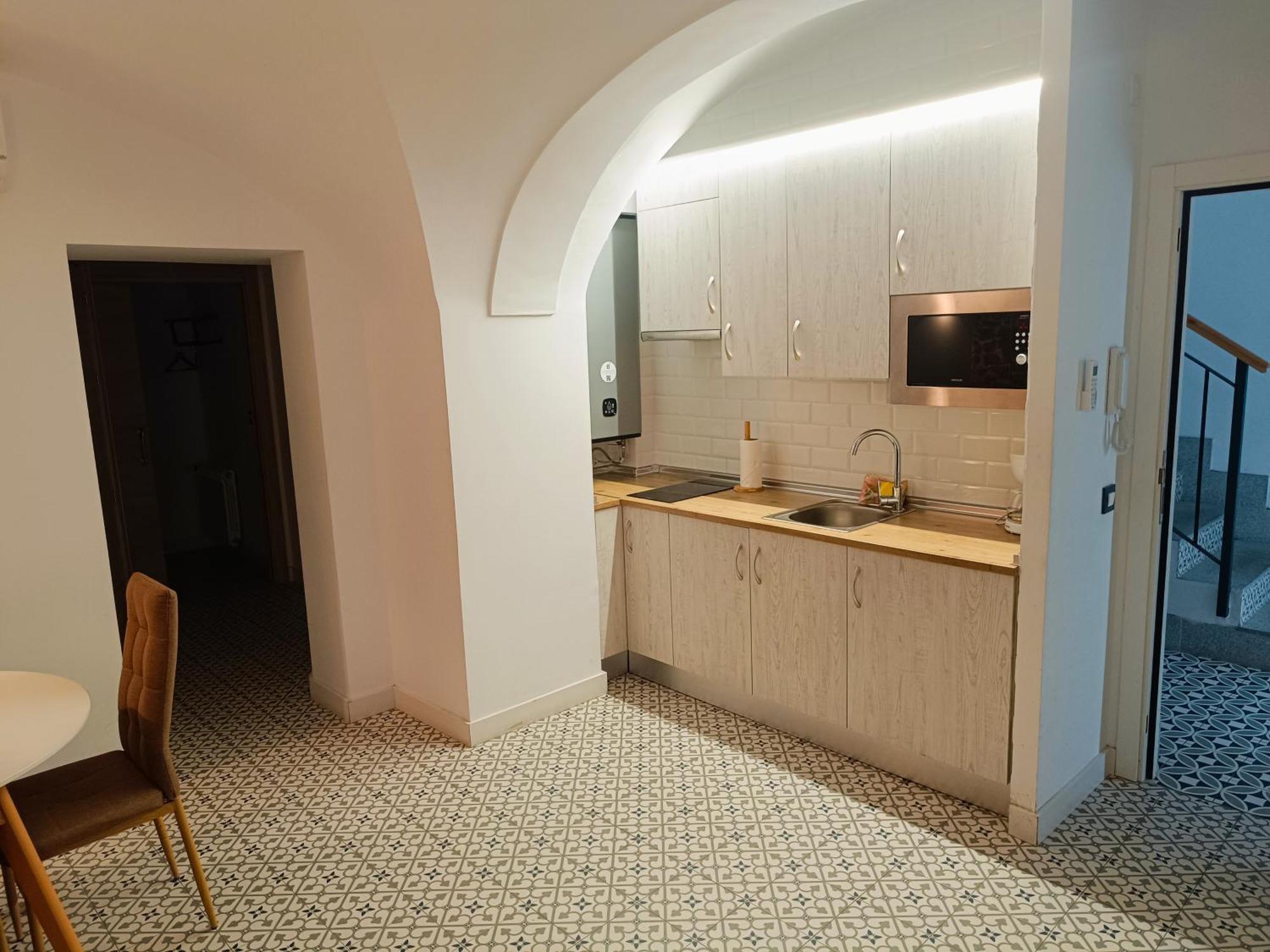 Al-Qazeres Suites Caces Exteriör bild