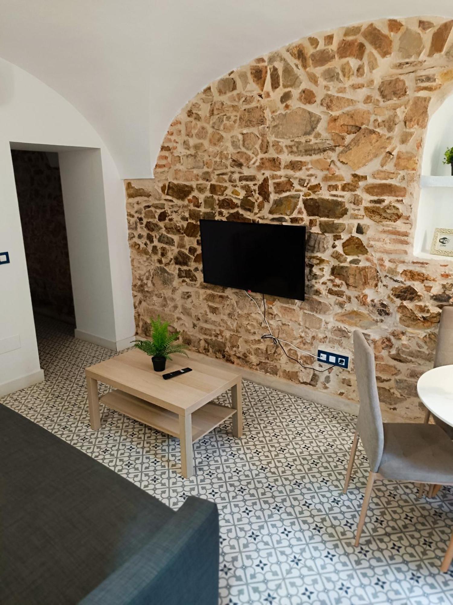 Al-Qazeres Suites Caces Exteriör bild