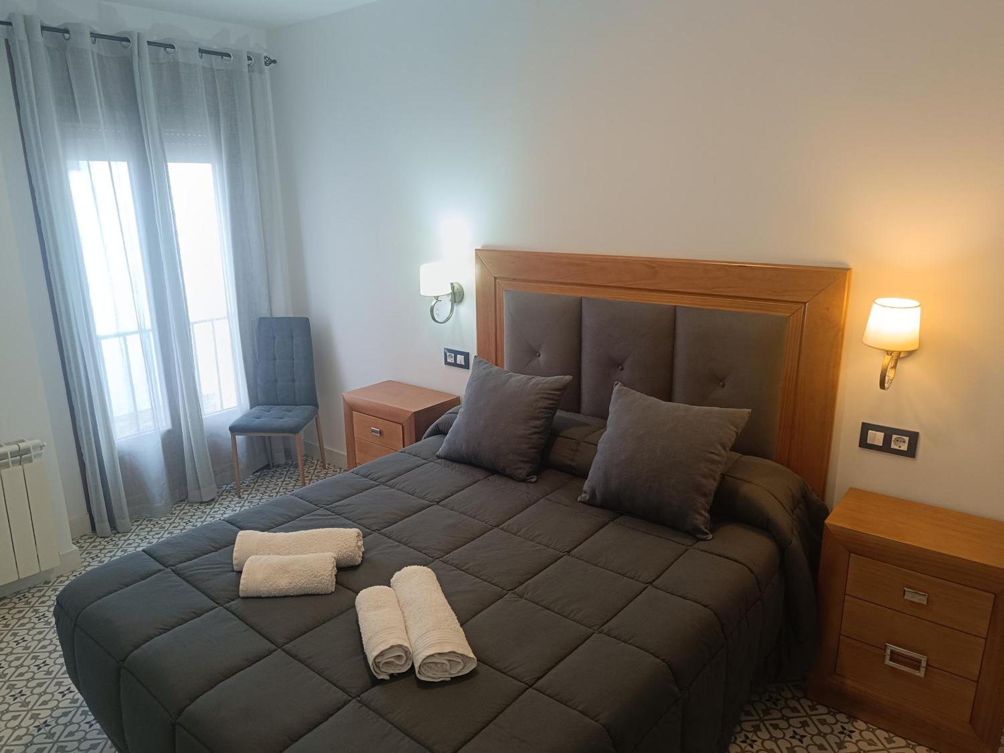 Al-Qazeres Suites Caces Exteriör bild