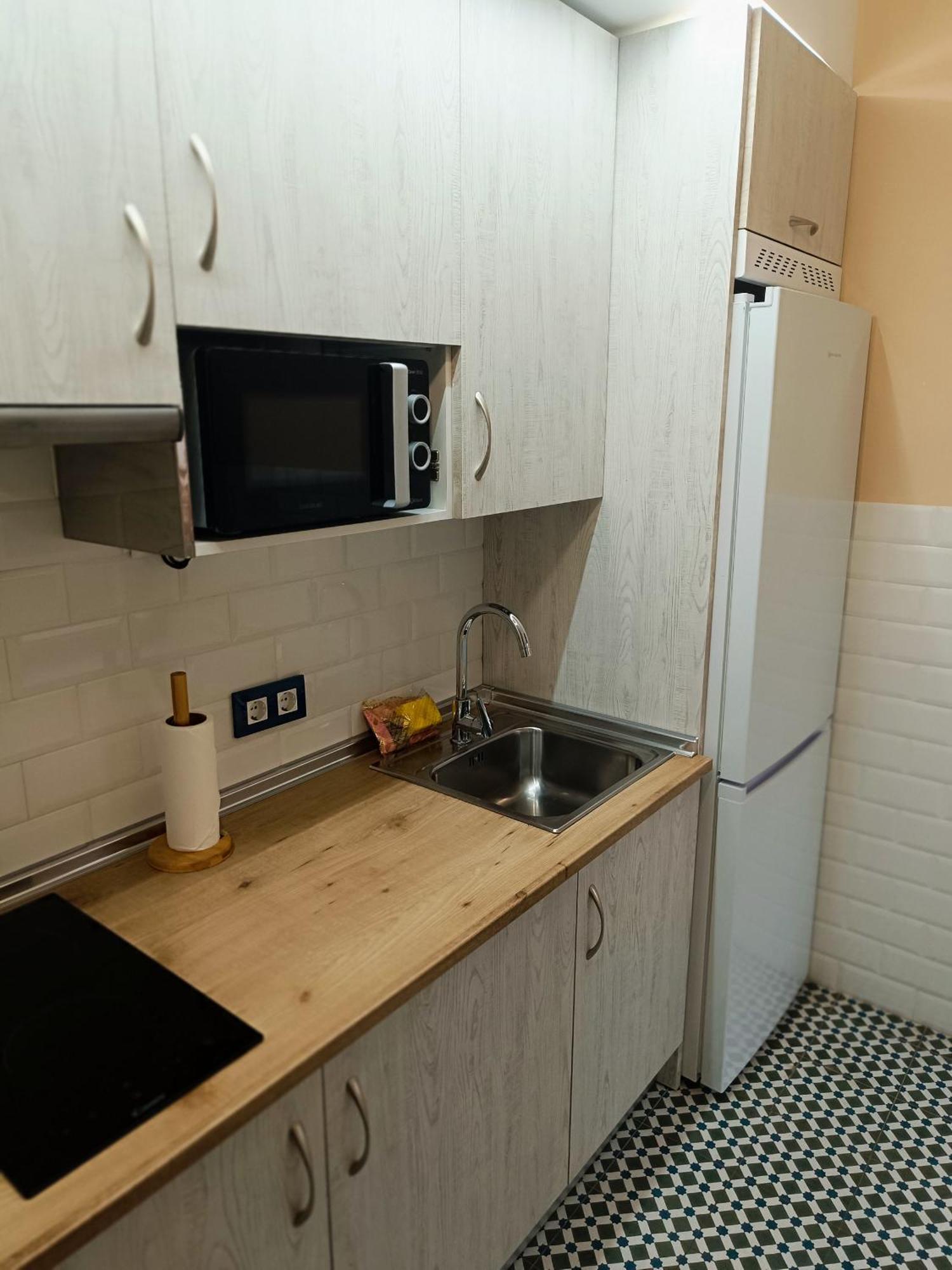 Al-Qazeres Suites Caces Exteriör bild