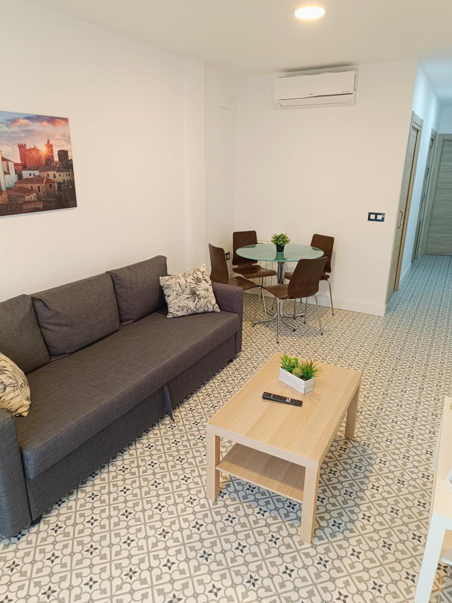 Al-Qazeres Suites Caces Exteriör bild