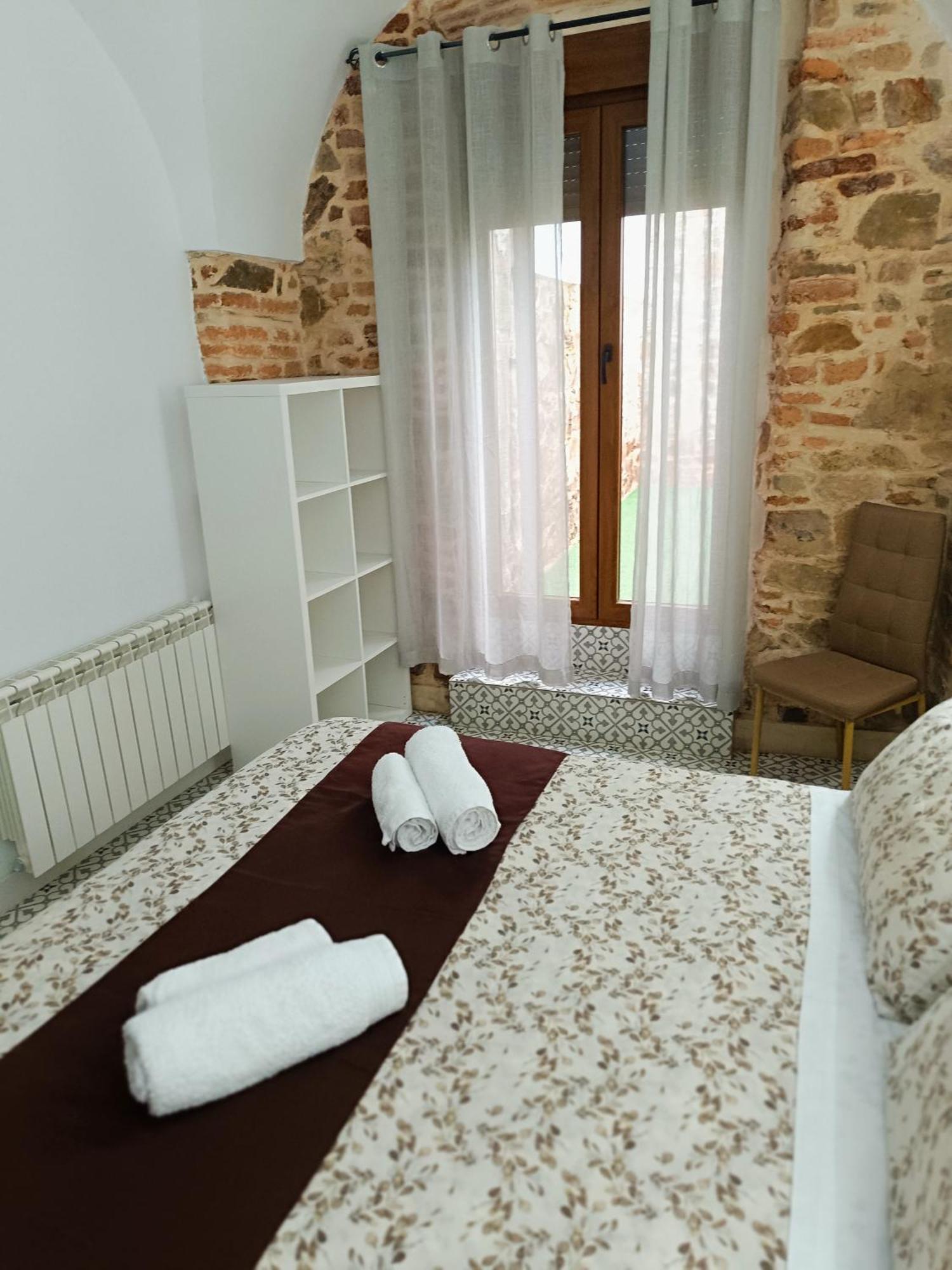 Al-Qazeres Suites Caces Exteriör bild