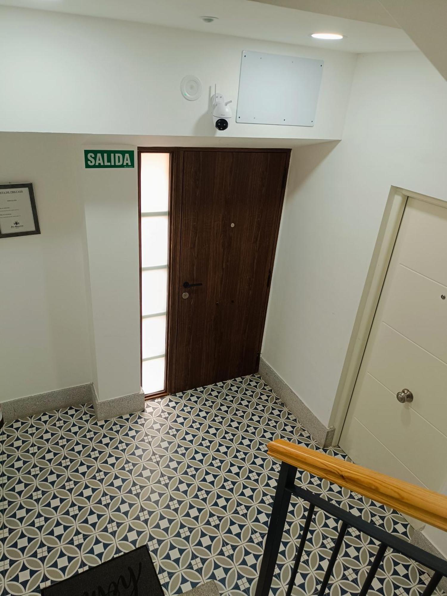 Al-Qazeres Suites Caces Exteriör bild