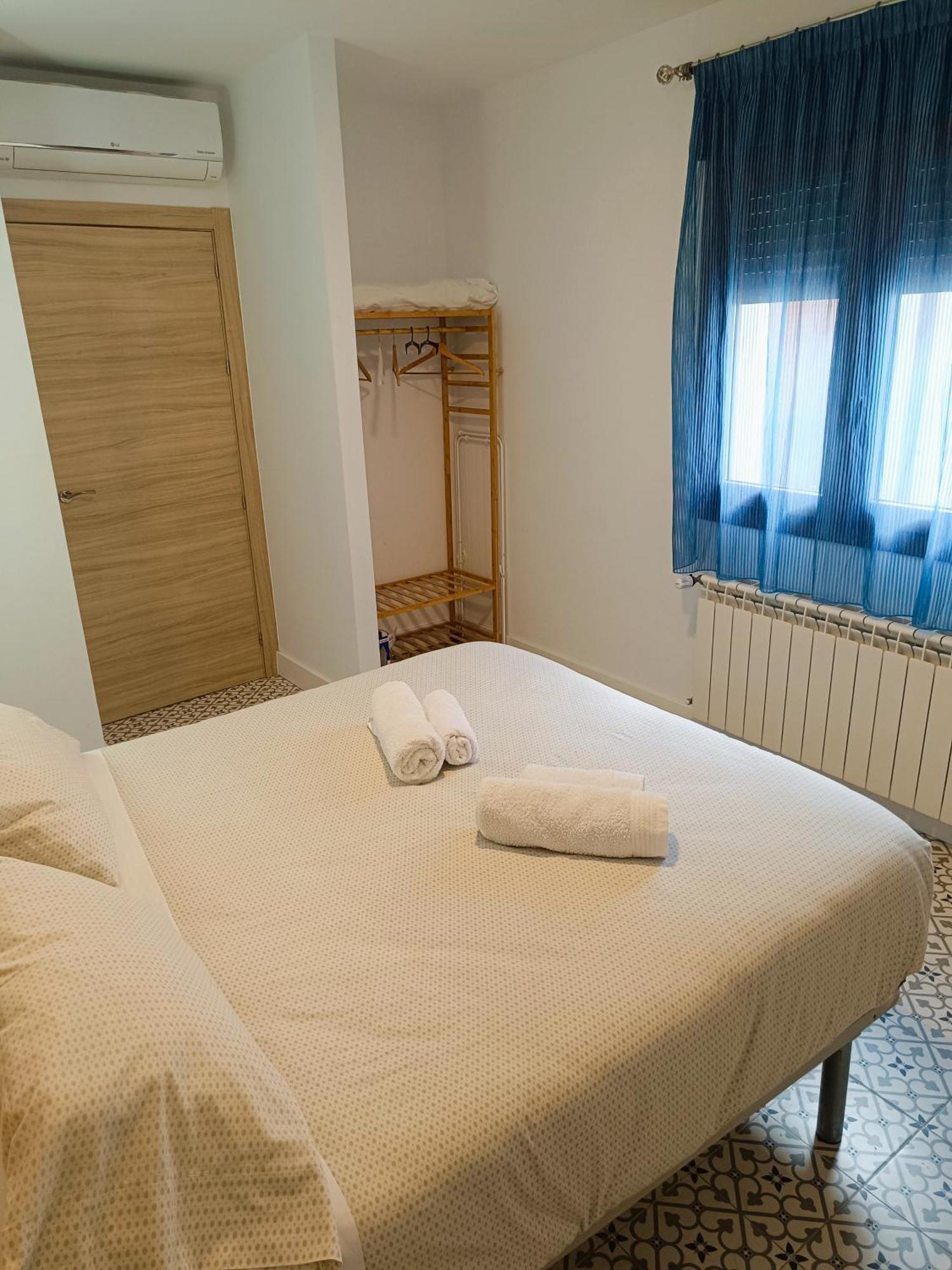 Al-Qazeres Suites Caces Exteriör bild