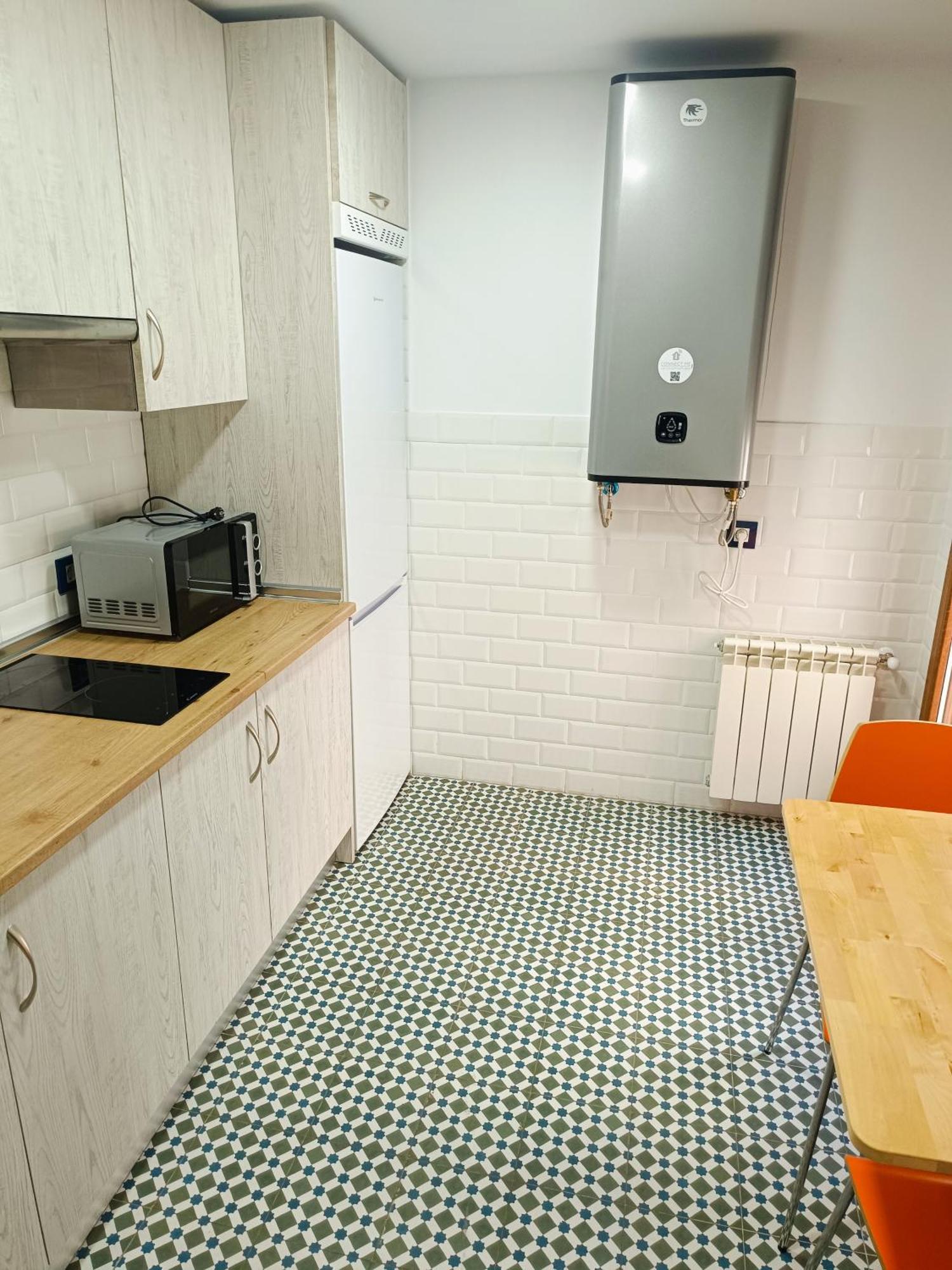 Al-Qazeres Suites Caces Exteriör bild